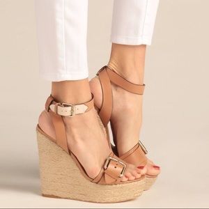Pour La Victoire Jaclyn Wedge Sandal